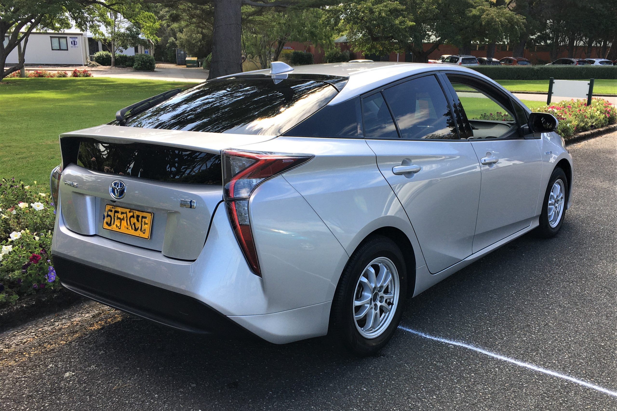2017-toyota-prius-s-rebate-applies-the-electric-motor-vehicle-company